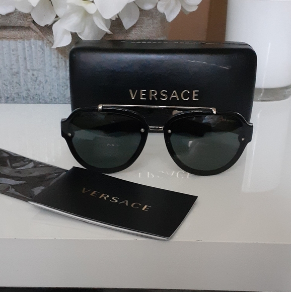 Versace VE 4327 Sunglasses - Picture 3 of 5